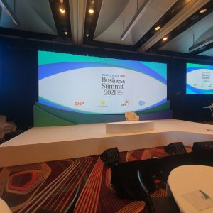 White Speech Stage with Curved Extension & Discussion Table